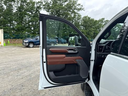 New 2026 GMC Sierra 2500 Denali Ultimate AWD/4WD image 13