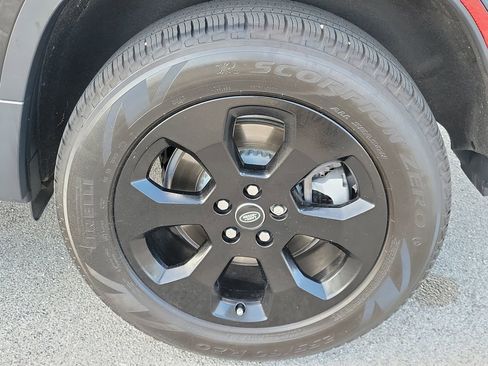 Used 2025 Land Rover Defender 130 S image 8