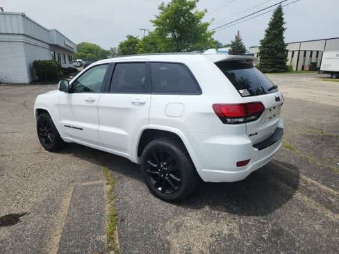 Certified 2018 Jeep Grand Cherokee Altitude AWD/4WD image 20