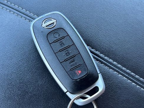 Certified 2025 Nissan Pathfinder SL image 25