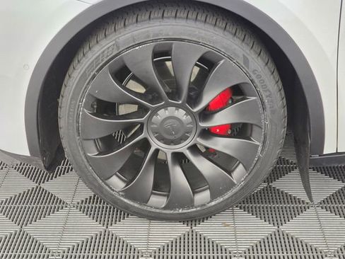 Used 2022 Tesla Model Y Performance AWD/4WD image 9