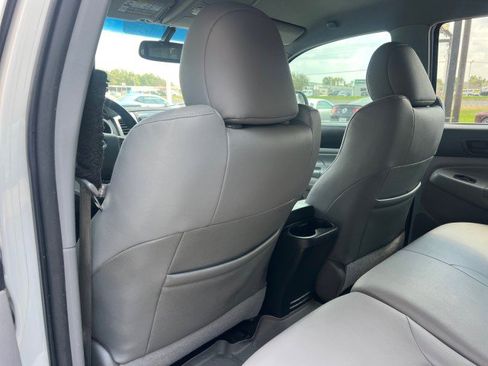Used 2014 Toyota Tacoma Limited image 29