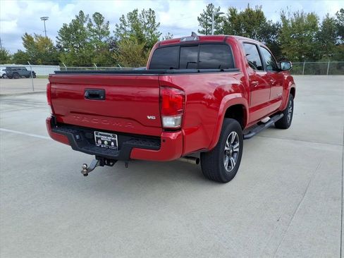 Used 2016 Toyota Tacoma TRD Sport image 13