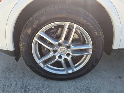 Used 2017 Porsche Cayenne Platinum Edition AWD/4WD image 10