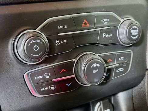 Used 2023 Dodge Charger SXT image 17
