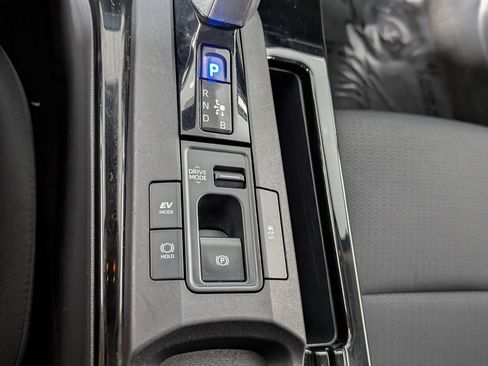 Used 2024 Toyota Prius LE image 28