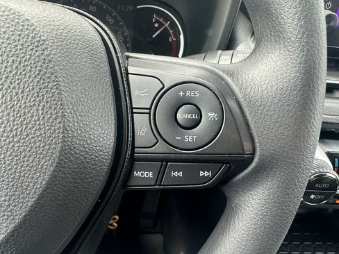 Used 2025 Toyota RAV4 XLE AWD/4WD image 21