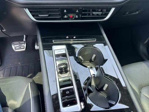 Used 2024 Volkswagen Atlas SEL Premium R-Line image 25