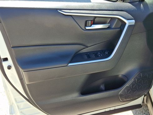 Used 2022 Toyota RAV4 SE w/ Convenience Package AWD/4WD image 13
