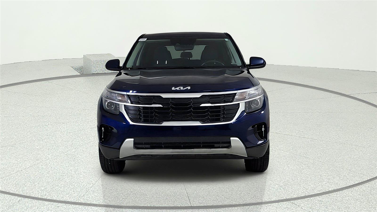 Used 2025 Kia Seltos LX AWD/4WD image 2