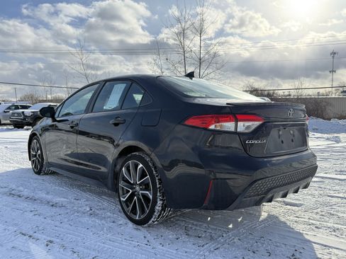 Used 2022 Toyota Corolla SE image 3