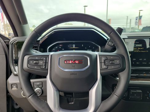 Used 2026 GMC Sierra 1500 SLE image 11