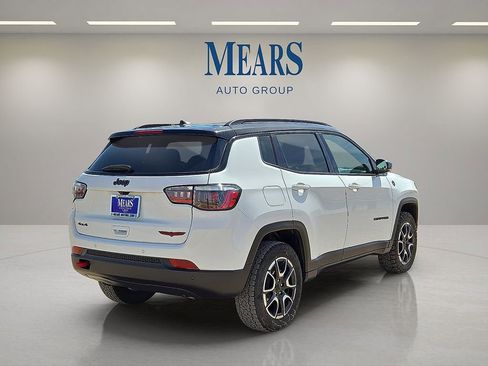 Used 2024 Jeep Compass Trailhawk AWD/4WD image 5