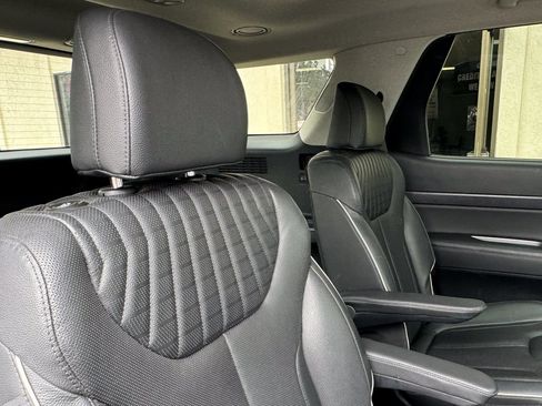 Used 2024 Hyundai Palisade Limited FWD image 20