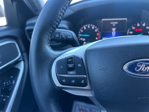 Used 2023 Ford Explorer XLT image 30