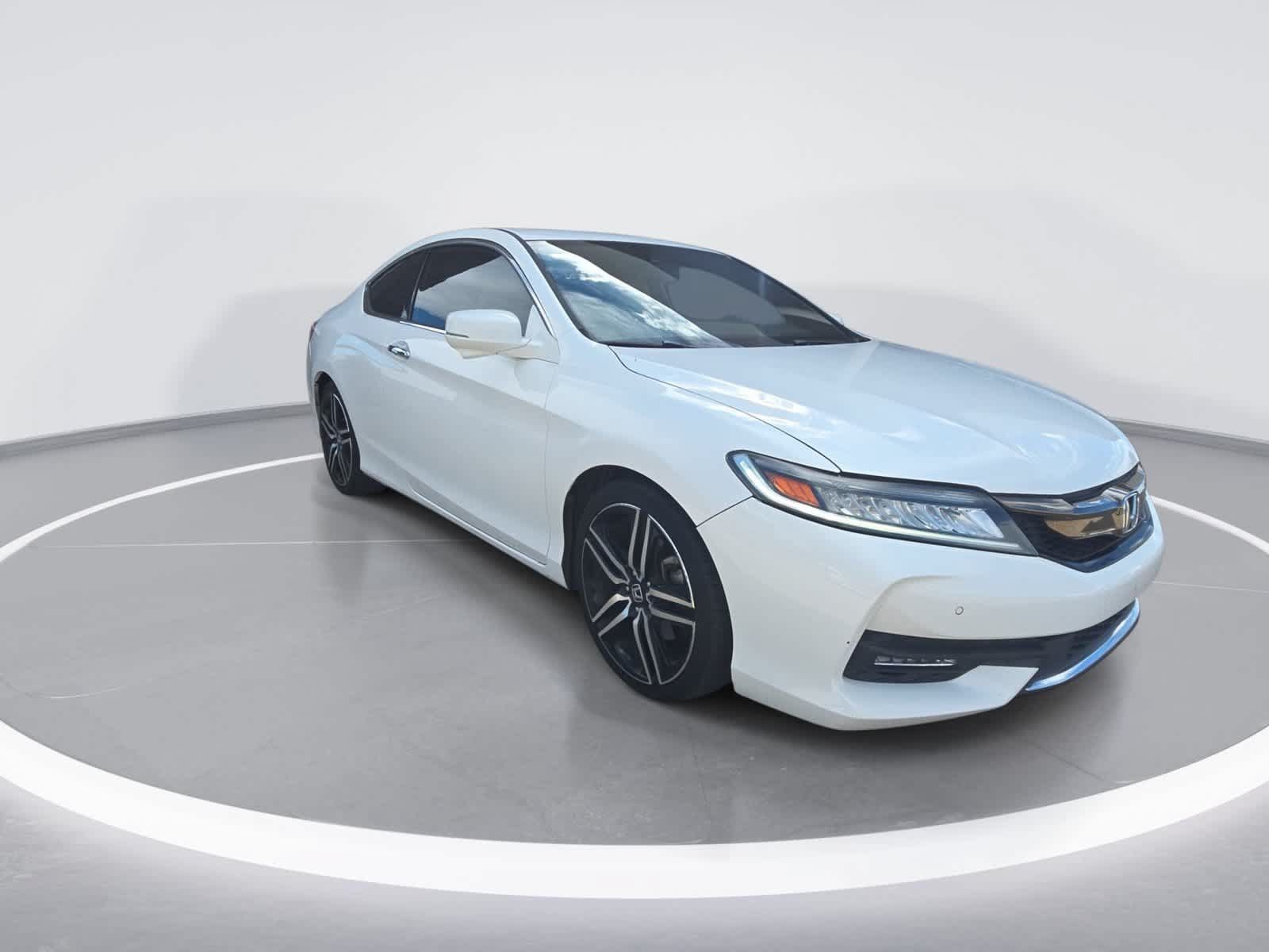 Used 2016 Honda Accord Touring image 2