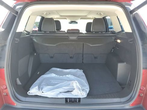 Used 2018 Ford Escape Titanium w/ Ford Safe & Smart Package FWD image 9