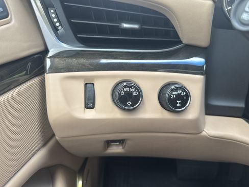 Used 2019 Cadillac Escalade Platinum AWD/4WD image 37