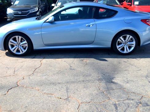 Used 2011 Hyundai Genesis 2.0T image 4