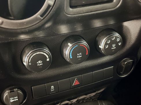 Used 2015 Jeep Wrangler Sport AWD/4WD image 21