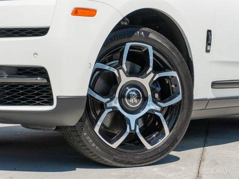 Used 2024 Rolls-Royce Cullinan Black Badge image 38