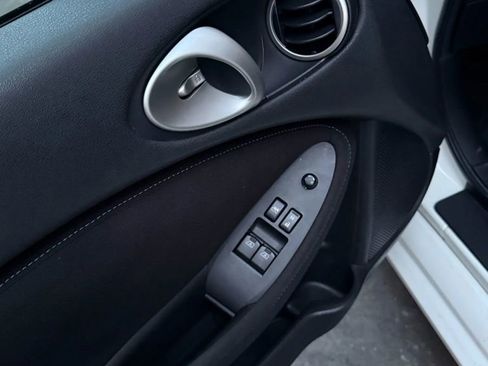 Used 2016 Nissan 370Z Coupe image 22