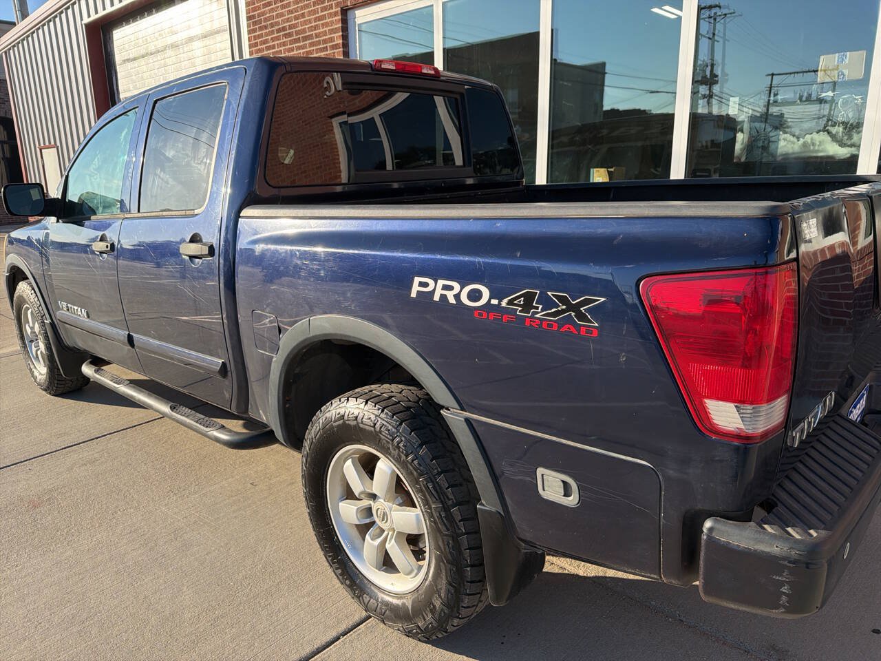 Used 2011 Nissan Titan PRO-4X AWD/4WD image 8