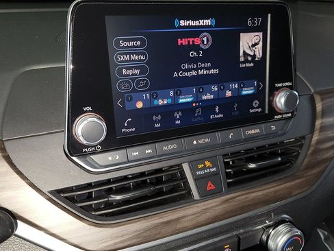 Used 2025 Nissan Altima 2.5 SV FWD image 18