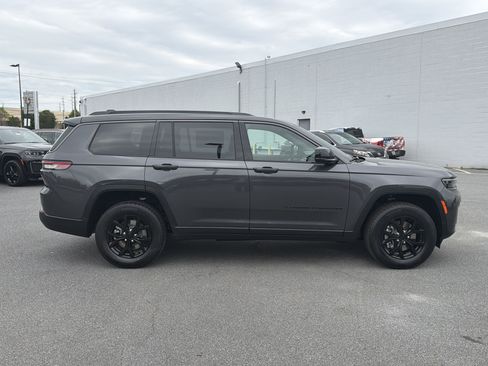 New 2026 Jeep Grand Cherokee L 2WD image 9