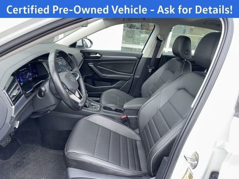 Certified 2024 Volkswagen Jetta SE w/ Panoramic Sunroof Package FWD image 9
