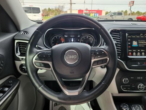 Used 2019 Jeep Cherokee Limited w/ Luxury Group image 19