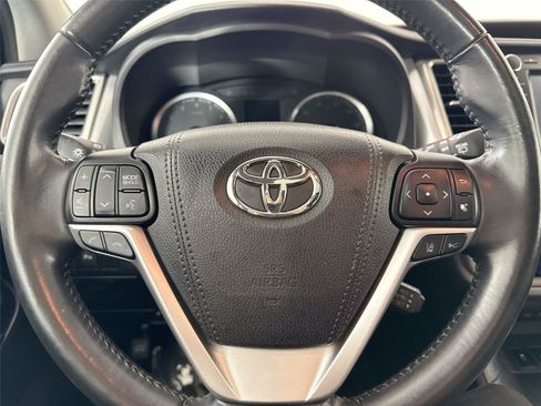 Used 2017 Toyota Highlander Limited FWD image 17