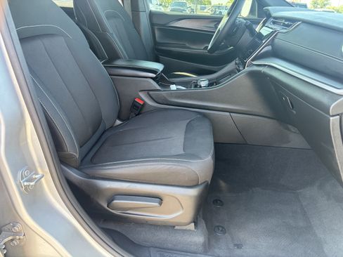 Used 2025 Jeep Grand Cherokee L Laredo AWD/4WD image 29