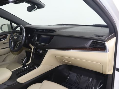 Used 2018 Cadillac XT5 Luxury w/ Driver Awareness Package FWD image 41