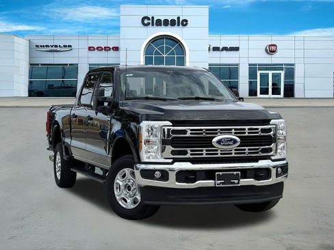 Used 2025 Ford F250 XLT image 1