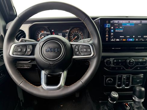 Used 2024 Jeep Wrangler Unlimited Sahara AWD/4WD image 10