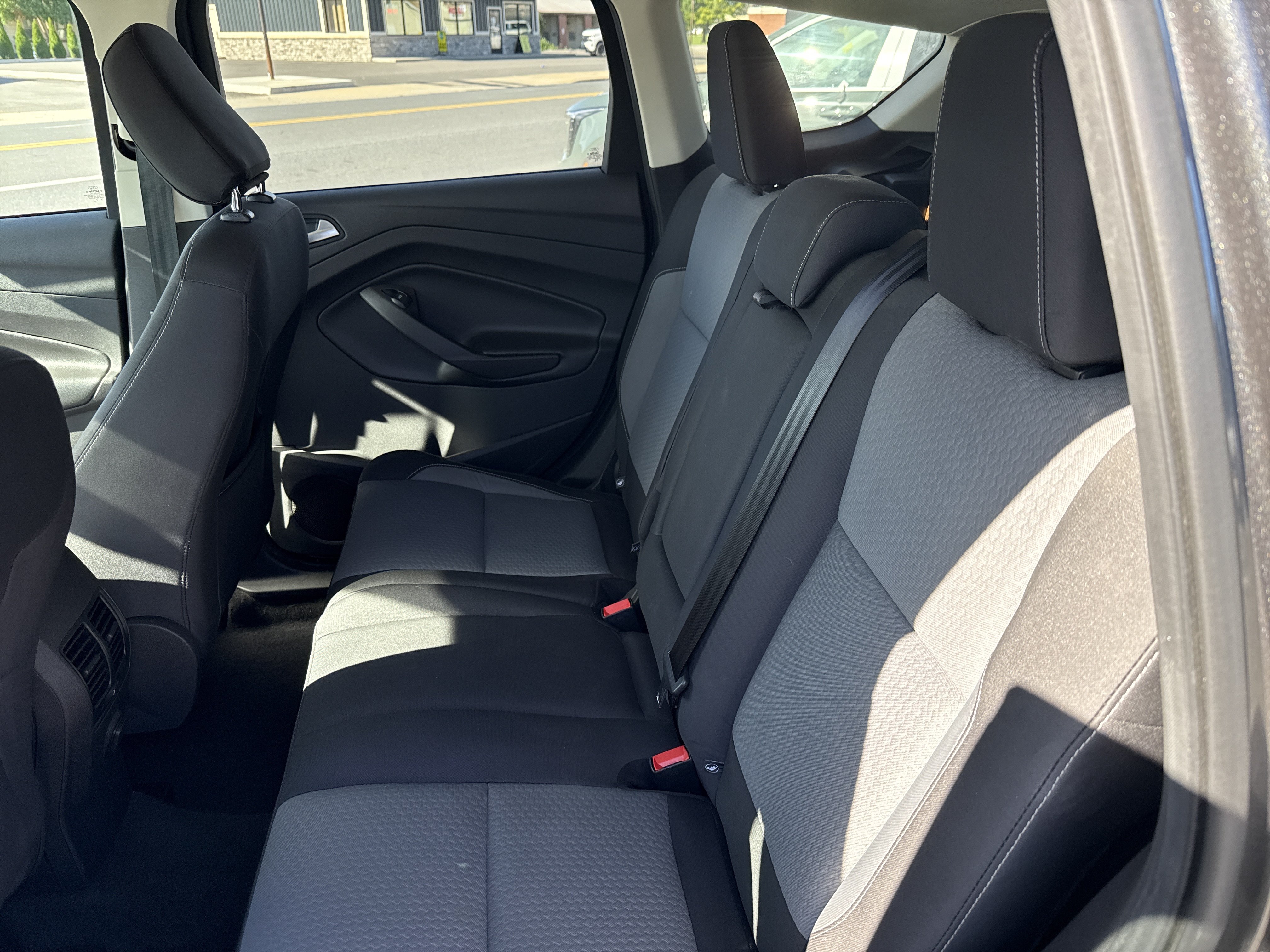 Used 2018 Ford Escape SE w/ Ford Safe & Smart Package AWD/4WD image 13