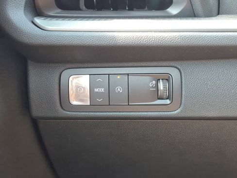 Used 2025 Chevrolet Traverse LT w/ Midnight/Sport Edition FWD image 19