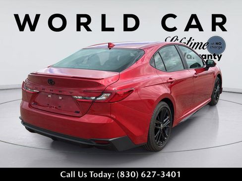 Used 2026 Toyota Camry Hybrid FWD image 17