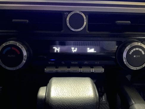 Certified 2024 Toyota Tacoma TRD Off-Road image 33