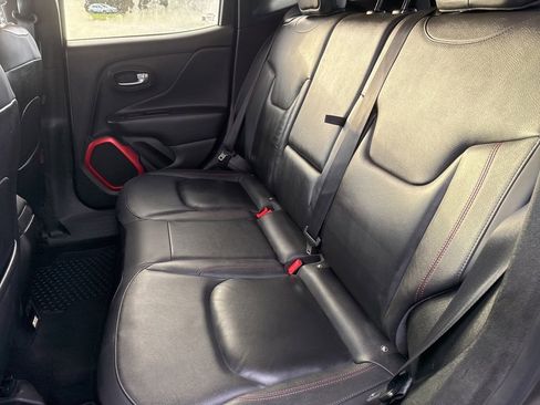 Used 2017 Jeep Renegade Trailhawk w/ Premium Trailhawk Package image 18