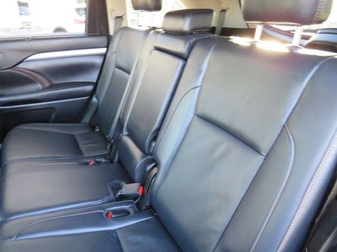 Used 2019 Toyota Highlander XLE image 19