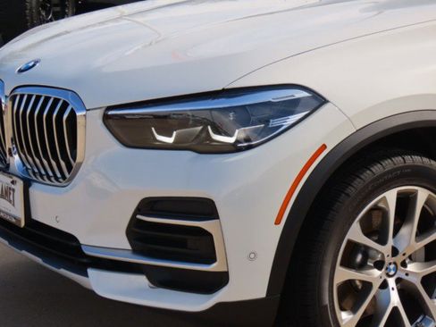 Used 2023 BMW X5 sDrive40i w/ Parking Assistance Package image 3