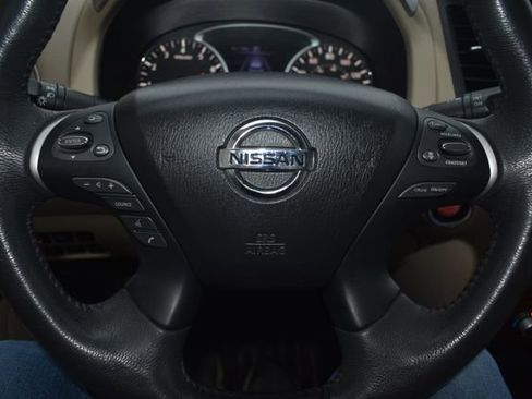 Used 2017 Nissan Pathfinder Platinum w/ Family Entertainment Package AWD/4WD image 23