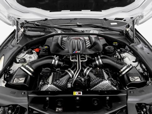 Used 2017 BMW M6 Coupe image 41