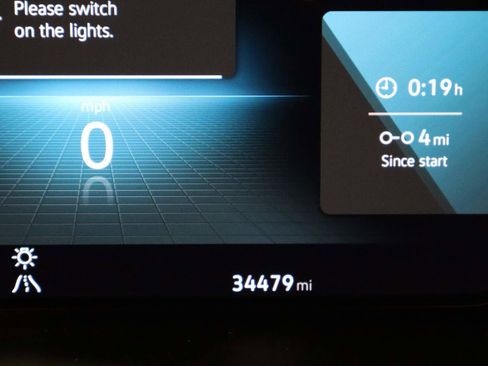 Certified 2025 Volkswagen Atlas Cross Sport SE image 8