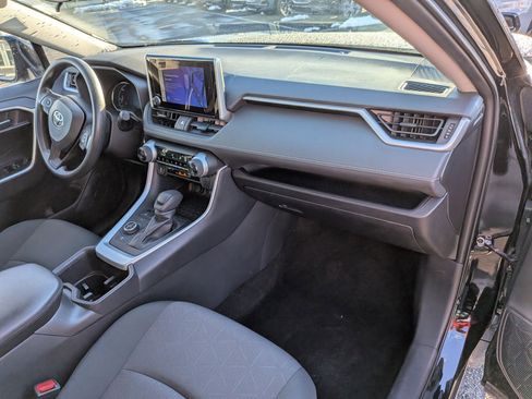 Used 2025 Toyota RAV4 XLE image 33