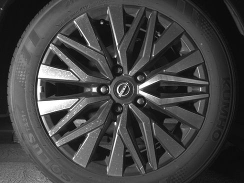 Used 2025 Nissan Altima 2.5 SV FWD image 15