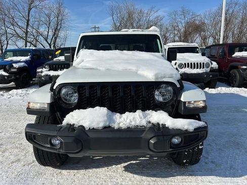 Used 2021 Jeep Gladiator Willys image 7