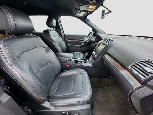 Used 2017 Ford Explorer Limited image 19